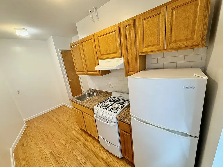 352 W 15th St #402 — Photo 9