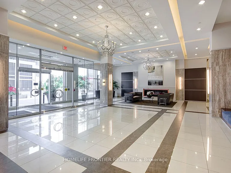 7167 Yonge St #906 — Photo 2