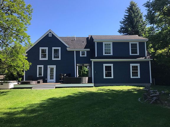 Large back yard with big deck, firepit and hot tub (closed for winter unless renter wants to take on Mainely Tub service agreement)