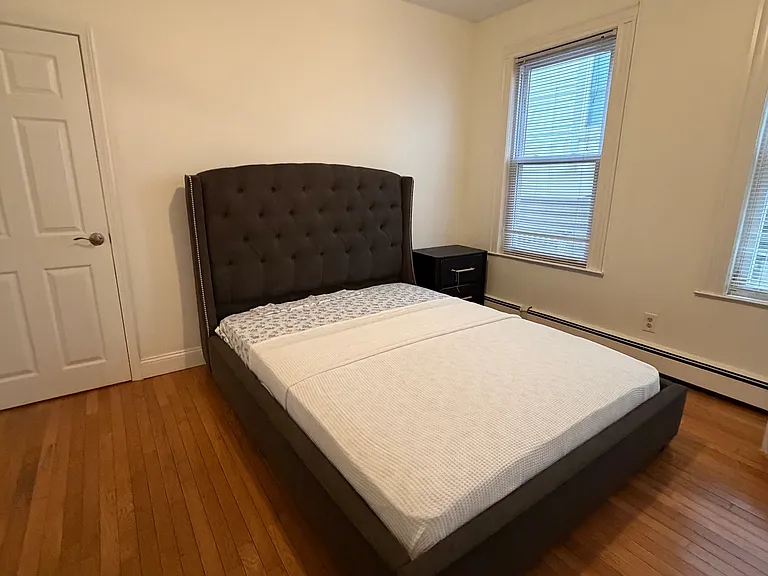 184 Green St #1 — Photo 6