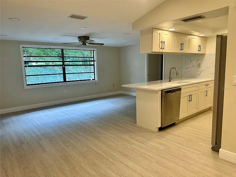 4420 Sawgrass Blvd — Photo 16