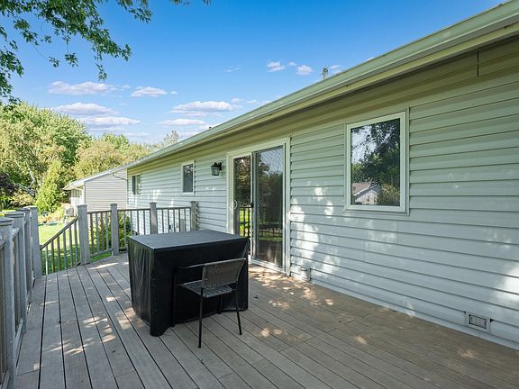4th image of 507 5th St NE
