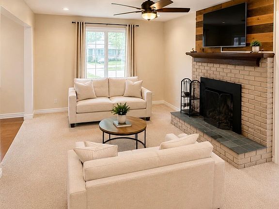 3rd image of 9739 Waterway Dr