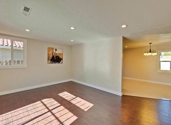 5th image of 229 Chalet Ave