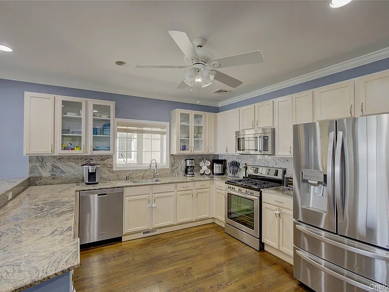 1051 Oceanfront #6 — Photo 20