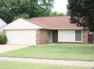 1919 Oakhollow Dr, Norman, OK 73071