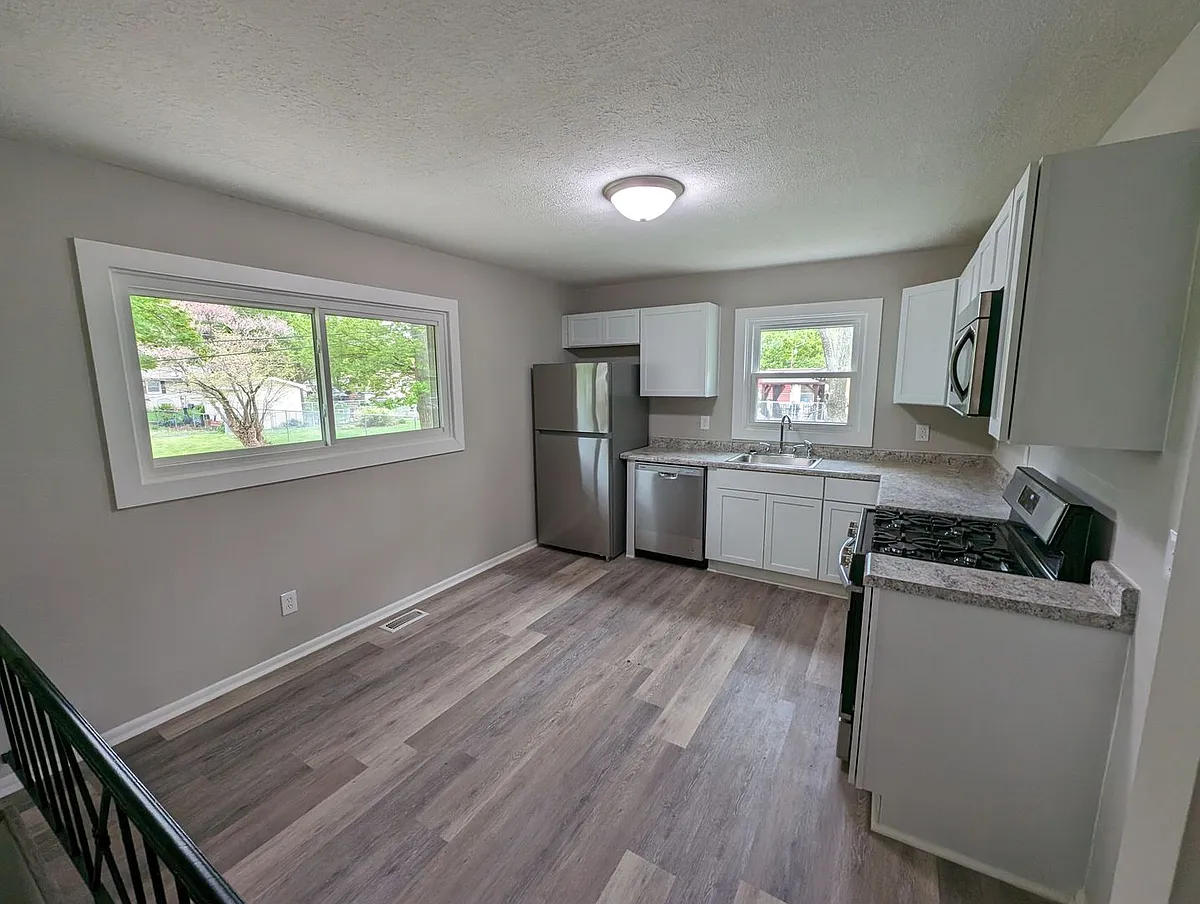 Building Photo - 5423 Tulip Ave
