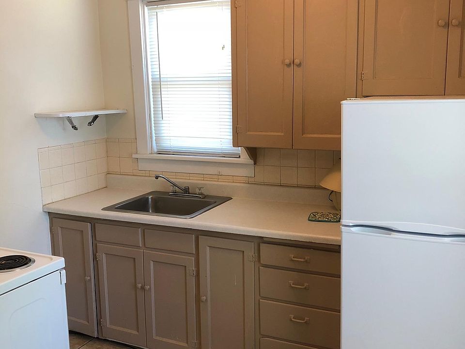 1st image of 1009 5th Ave N APT 3