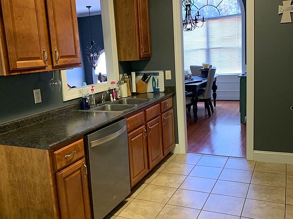 3rd image of 305 Brookside Ln