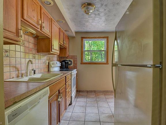 5th image of 4861 Woodridge Dr