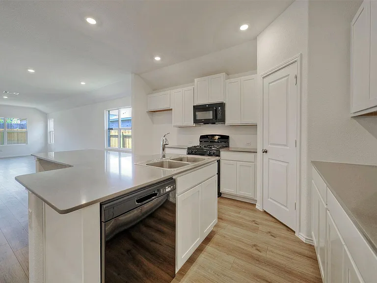 108 Montego St — Photo 8