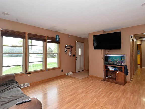 3rd image of 1721 Stoddard CIRCLE
