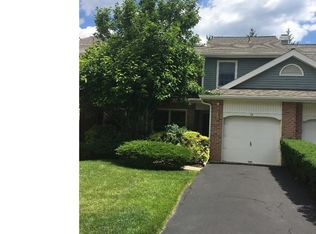 15 Windsor Cir, Chesterbrook, PA 19087