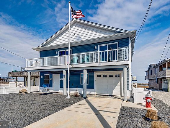 3rd image of 418 Dock Rd