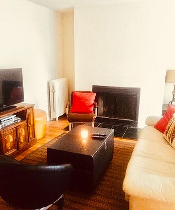 2nd image of 1530 W Wilson Ave APT 1