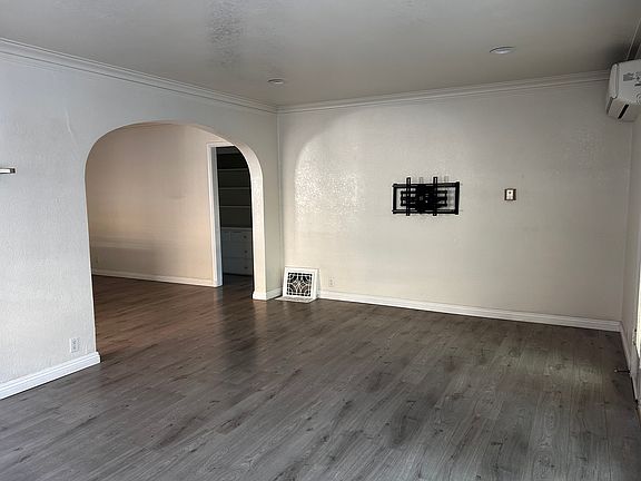 3rd image of 7413 Teresa Ave