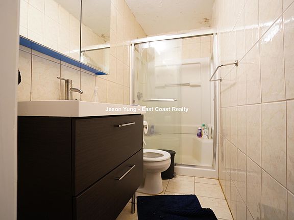 4th image of 73 Thatcher St #1101