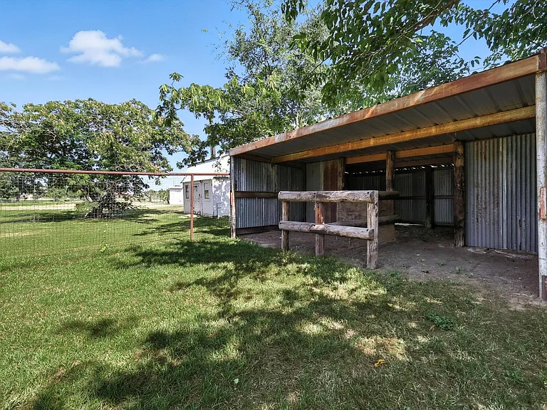 FM 2048 — Photo 14