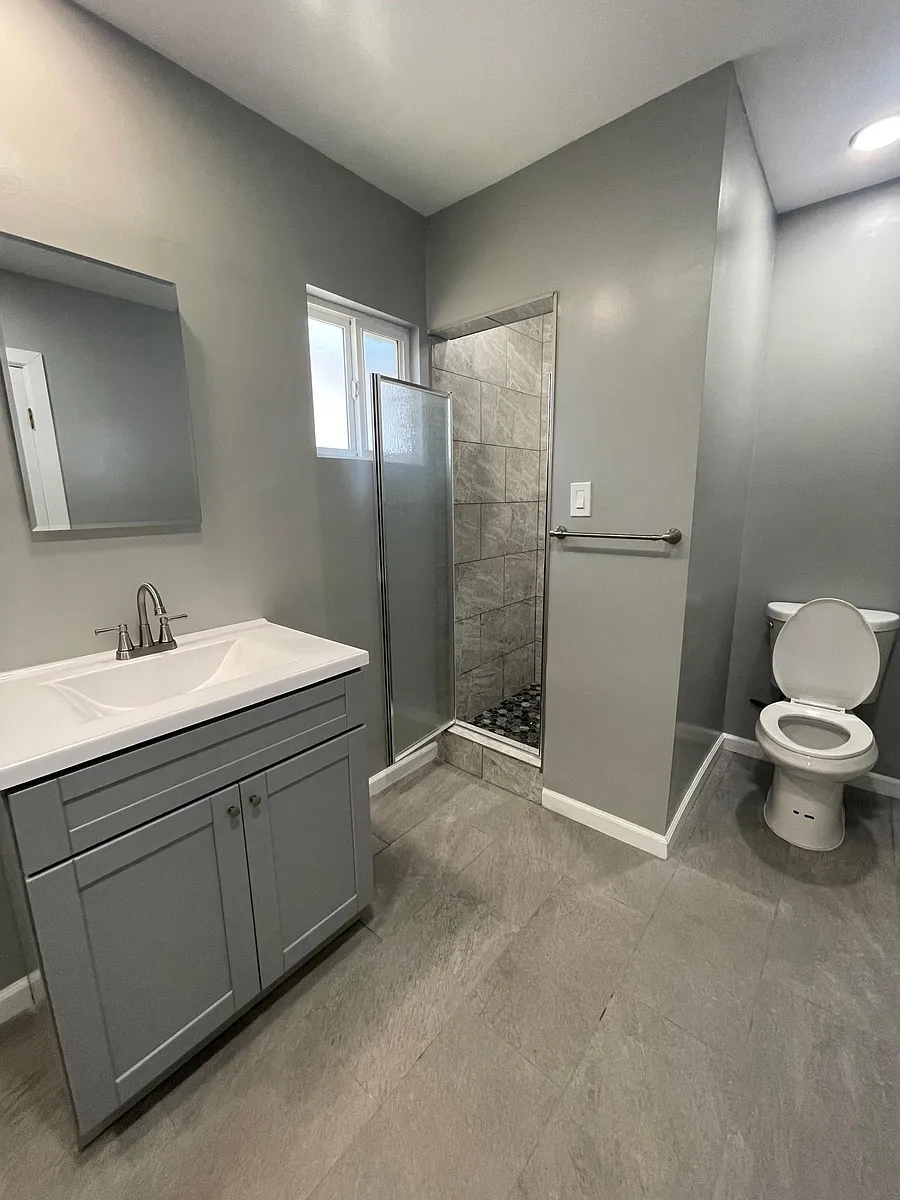 Building Photo - 553 W 13th St #555