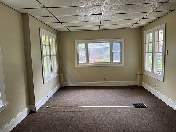 2nd image of 722 Townsend Pl