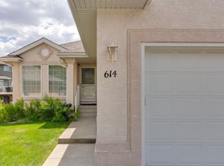 614 NW Sierra Madre Ct SW, Calgary, AB T3H 3M5