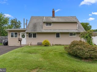 19 Ice Pond Rd, Levittown, PA 19057