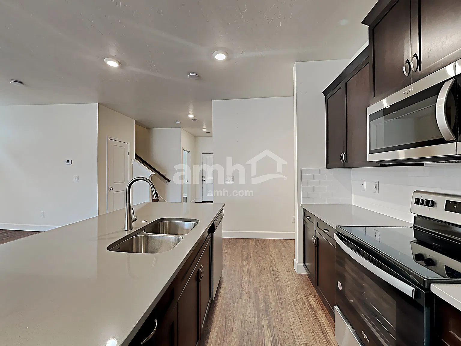 5 bed, 3.0 bath, 2468 sqft, $3,310 — Photo 4