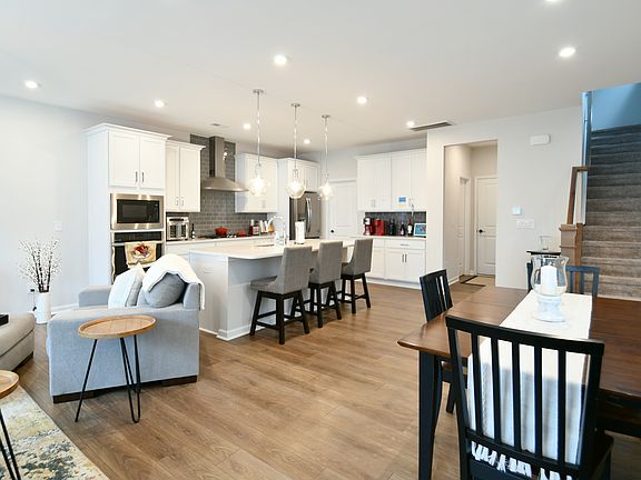 3rd image of 114 Isleworth Ave #D