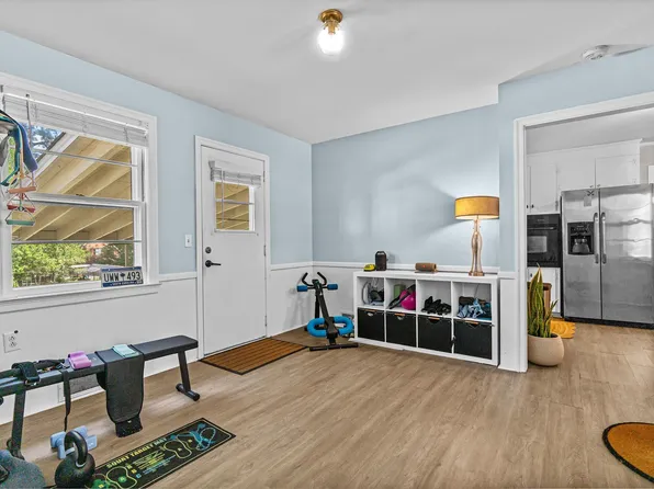 1227 Axtell Dr, Cayce, SC 29033
