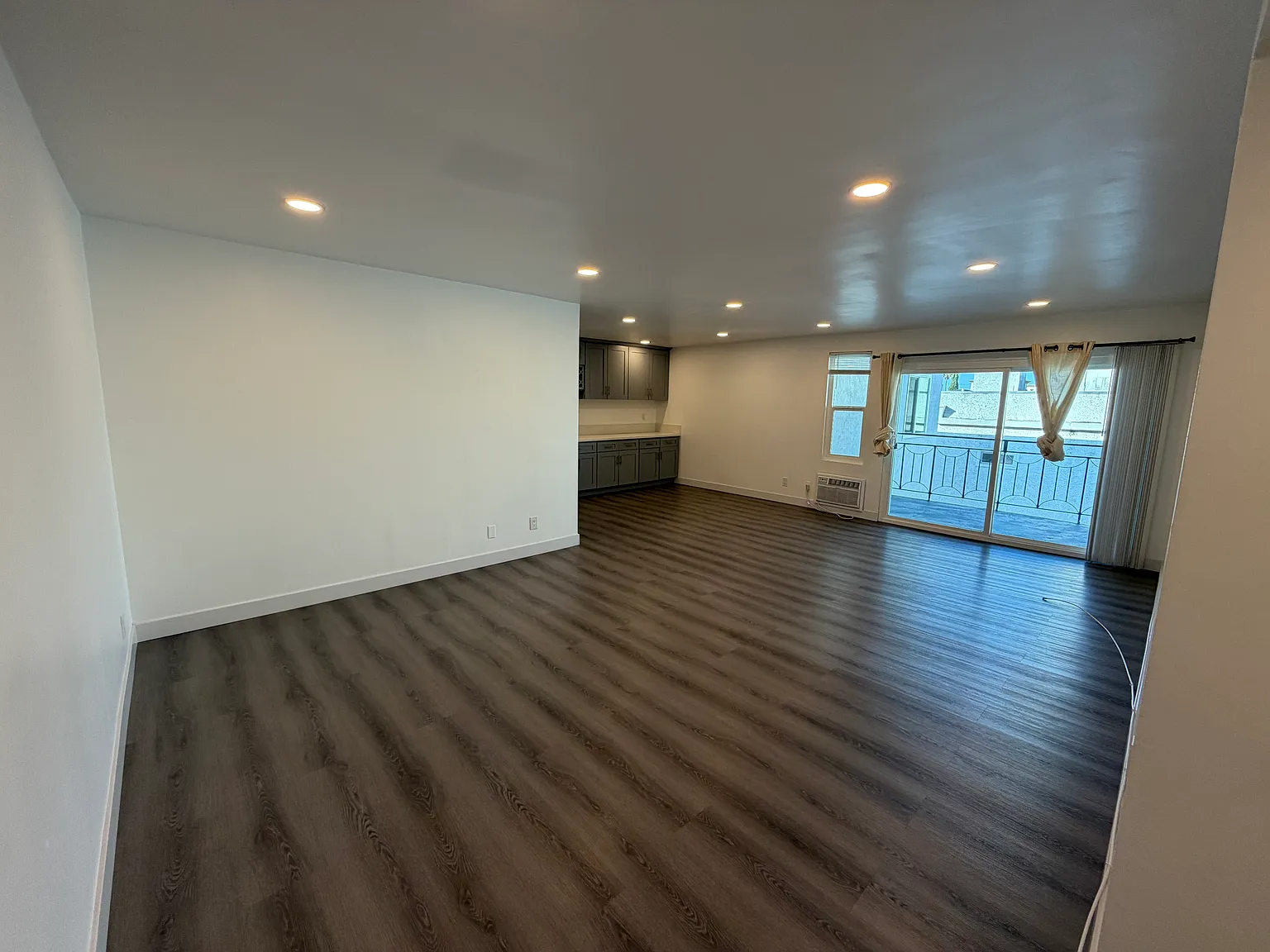 2 bed, 1200 sqft, $4,300 — Photo 1