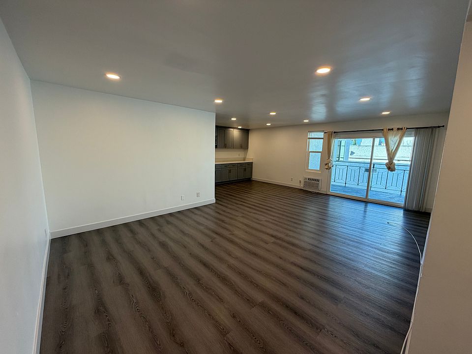 1st image of 11944 Mayfield Ave APT 304