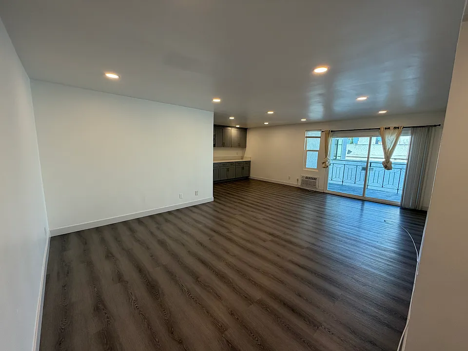 11944 Mayfield Ave #304
