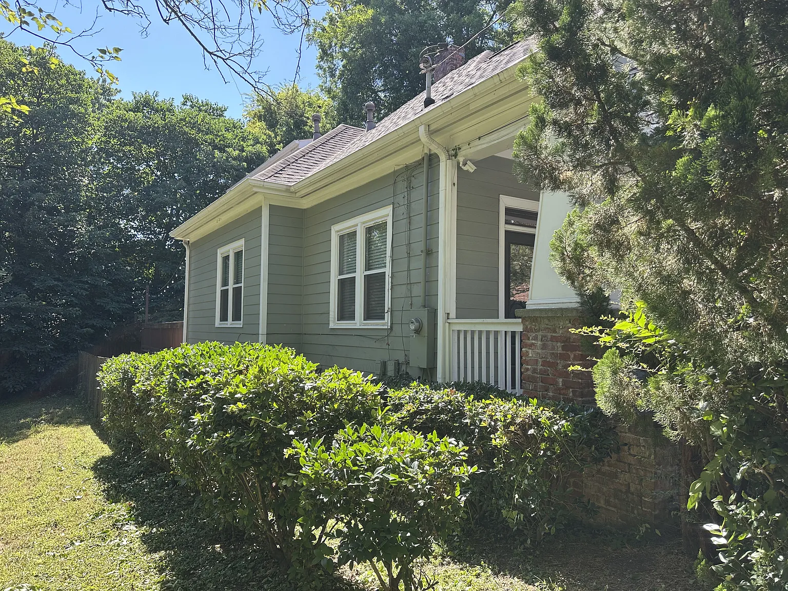 4 bed, 2.0 bath, 2100 sqft, $3,950 — Photo 4