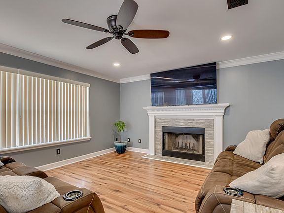 5th image of 588 Oak Brook Drive