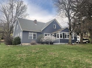 1 Vista Rd, Troy, NY 12180