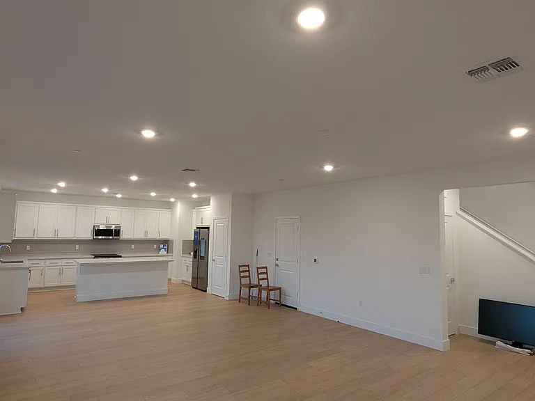 138 W Adriana Dr — Photo 6