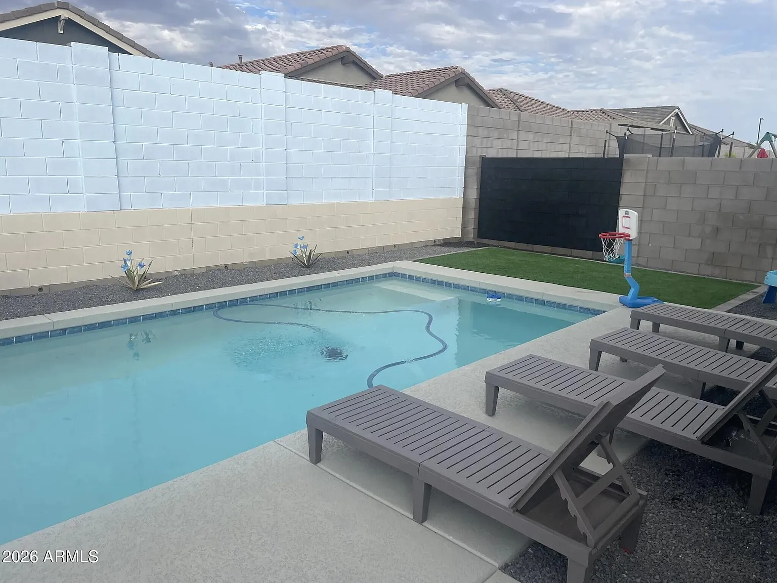 4 bed, 2.0 bath, 1795 sqft, $2,800 — Photo 2