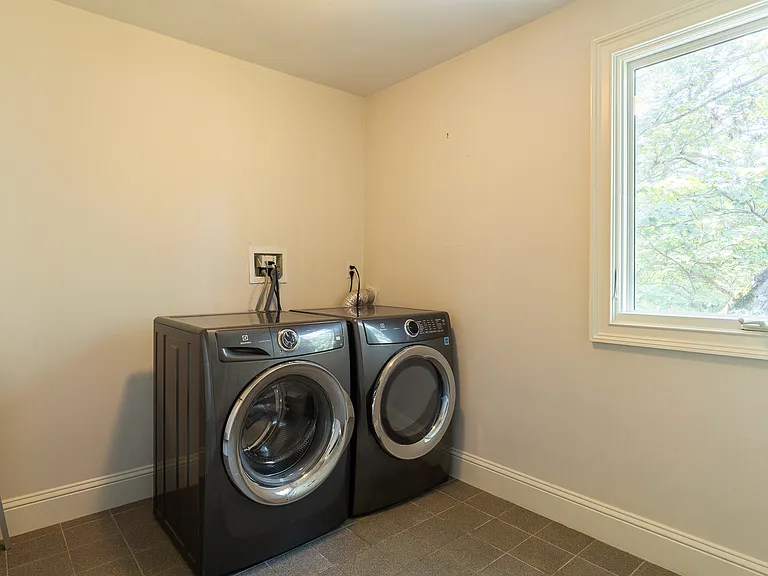103 Levbert Rd — Photo 36