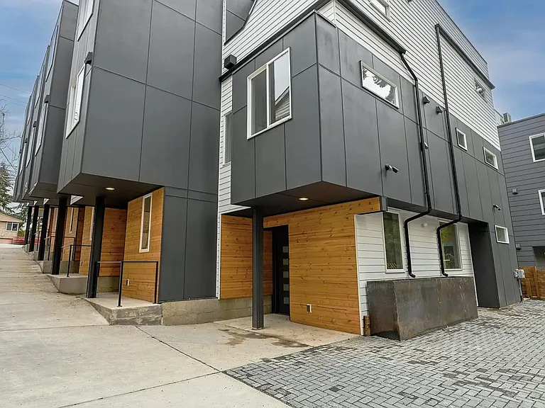 14023 Greenwood Ave N — Photo 2