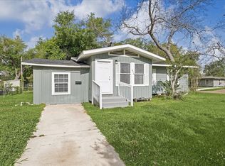 613 Winding Way St, Lake Jackson, TX 77566
