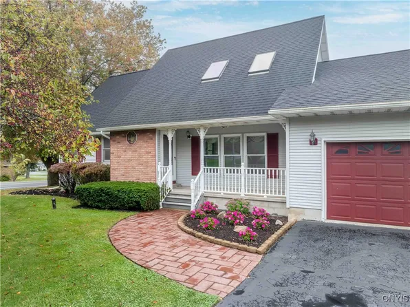 3 Brookwood Dr, Oswego, NY 13126