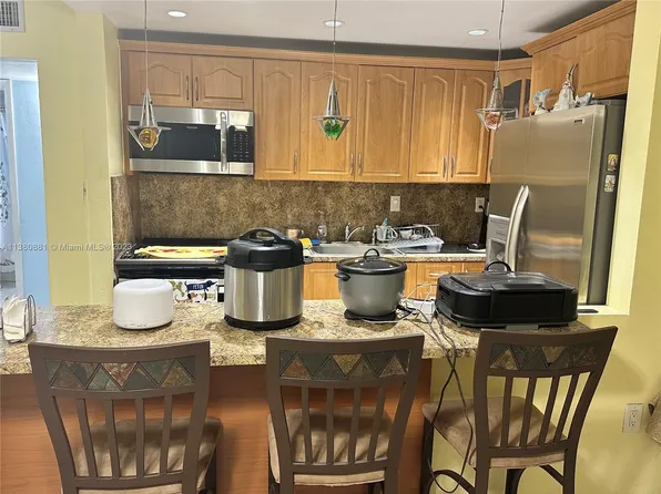 3881 Flagler St APT 220, Miami, FL 33134