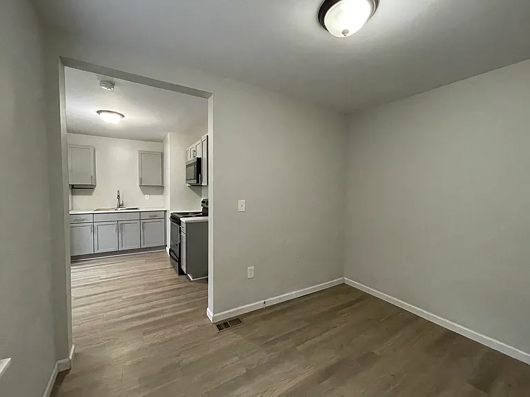 1624 Clifford Ave #3 — Photo 2