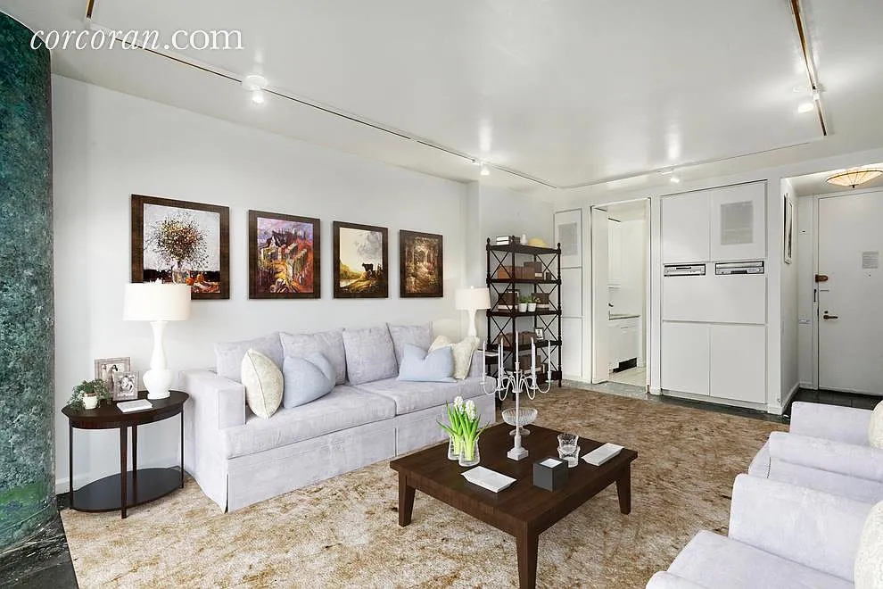 255 E 49th St APT 3A photo 1