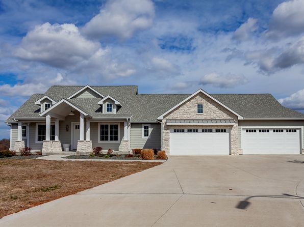 3325 N Doe Run Dr, Cumming, IA 50061