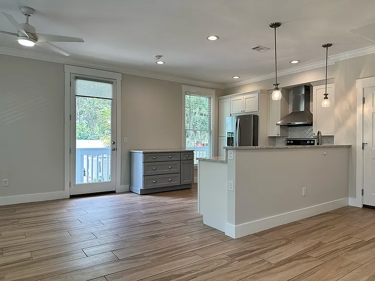 1415 Abercorn St — Photo 5
