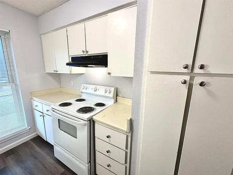 3822 Southway Dr #102 — Photo 8