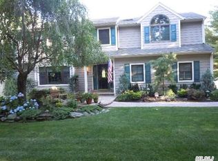 7 Dall Ln, Commack, NY 11725