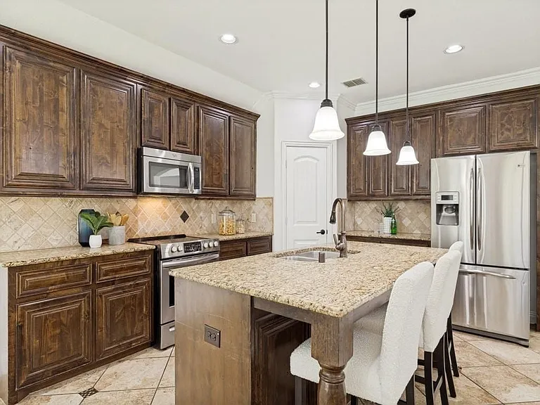 16400 Stillhouse Hollow Ct — Photo 10