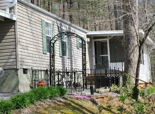 391 Carolina Village Cir, Franklin, NC 28734